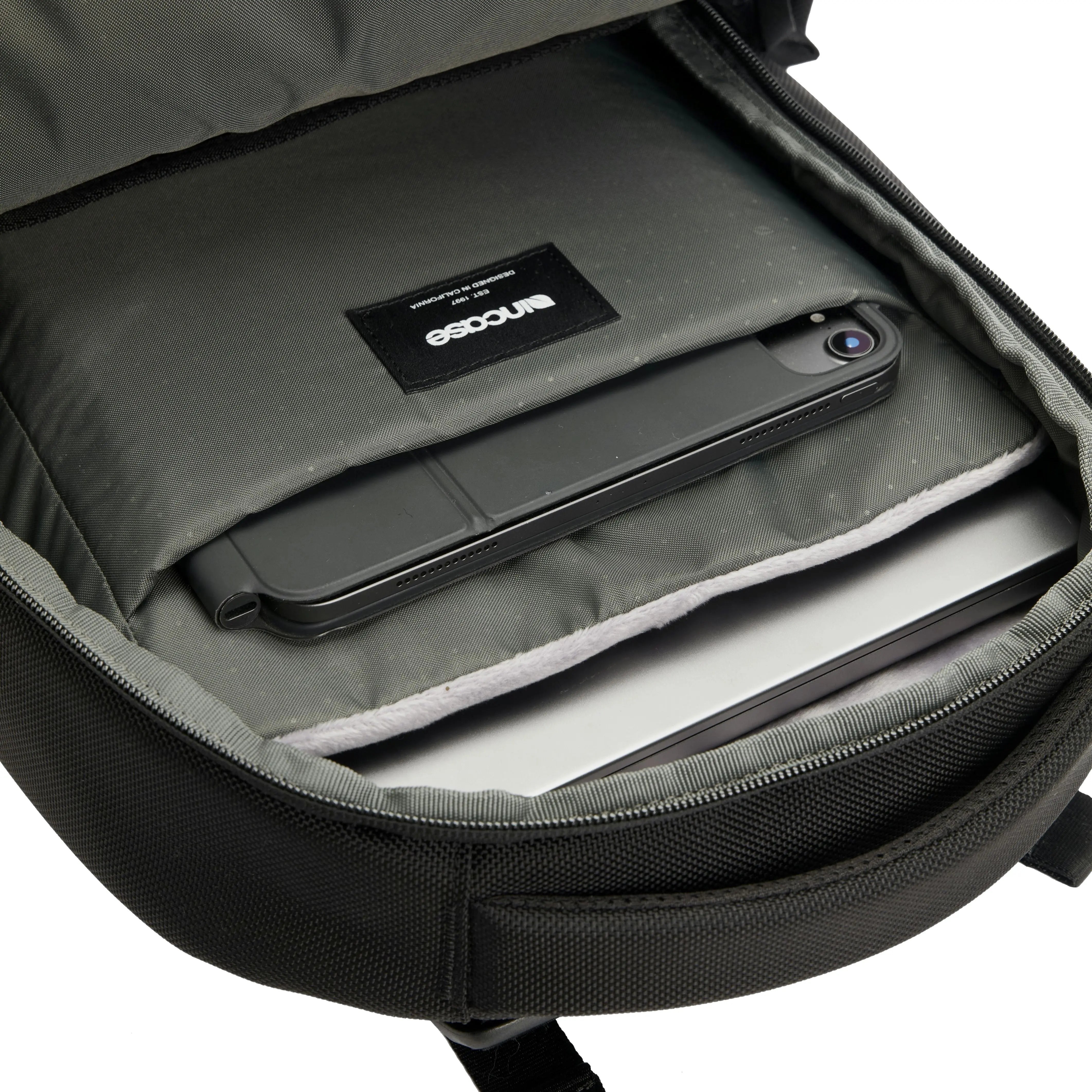 Tracks Backpack with Cordura® 18L Incase