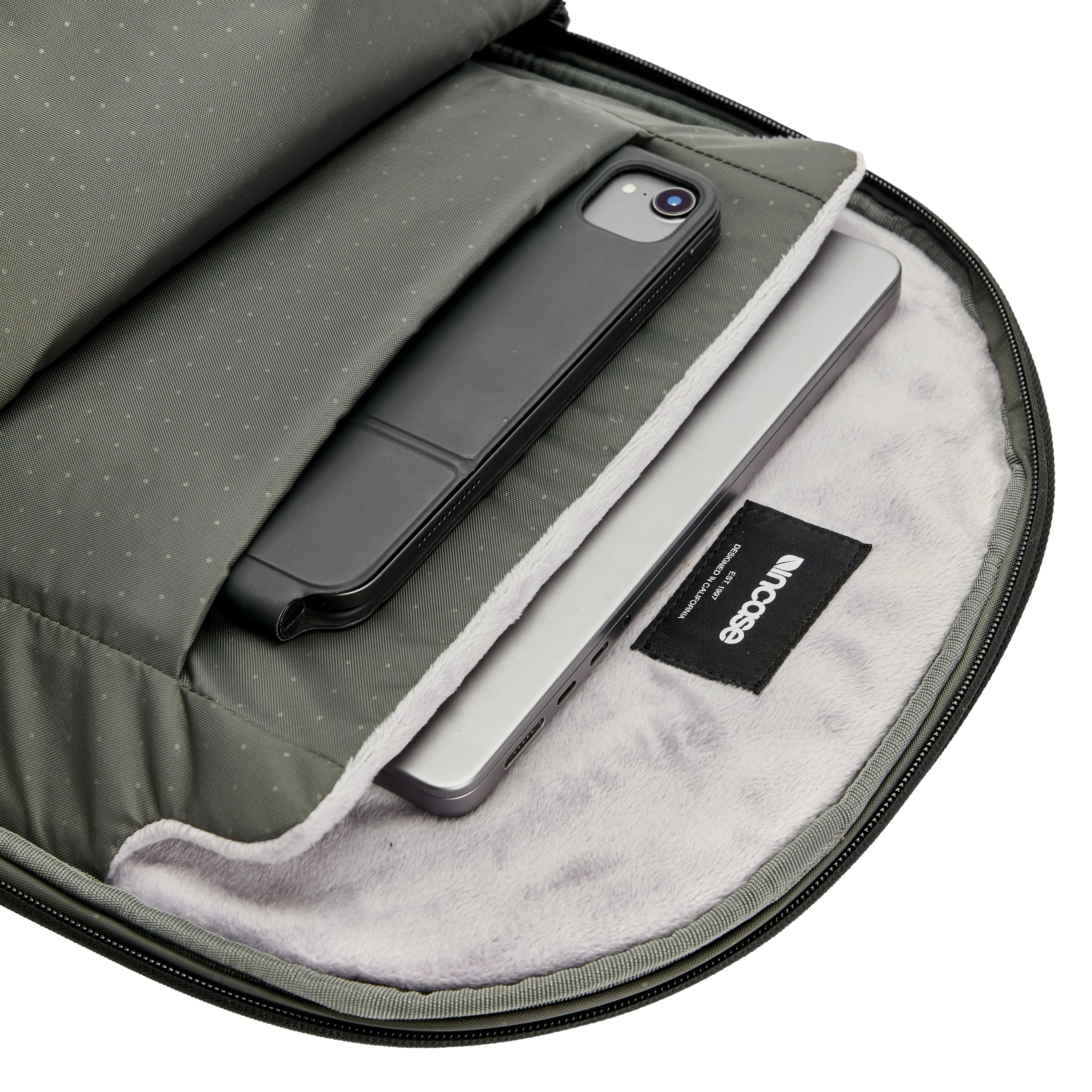 Tracks Backpack with Cordura® 25L Incase