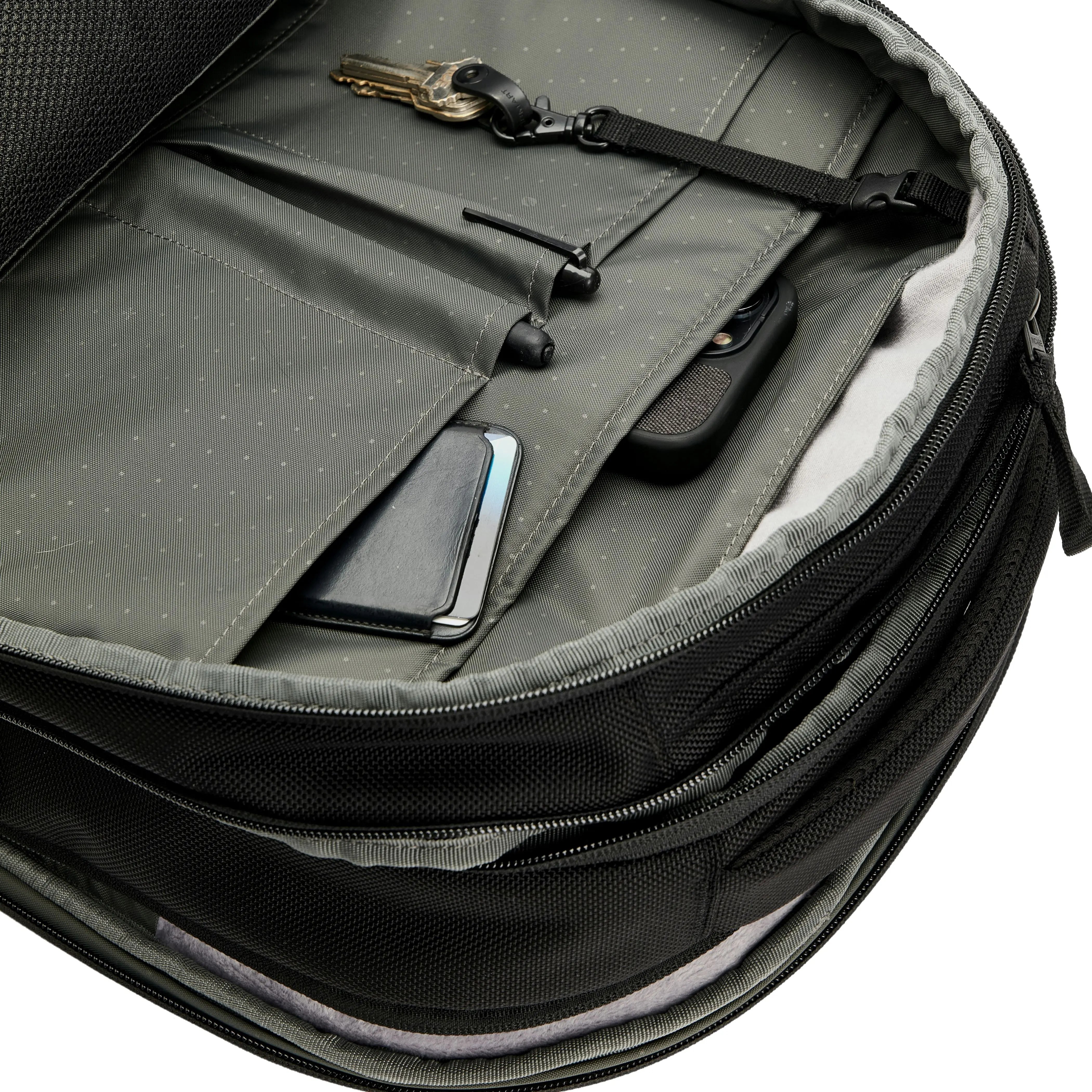 Tracks Backpack with Cordura® 25L Incase