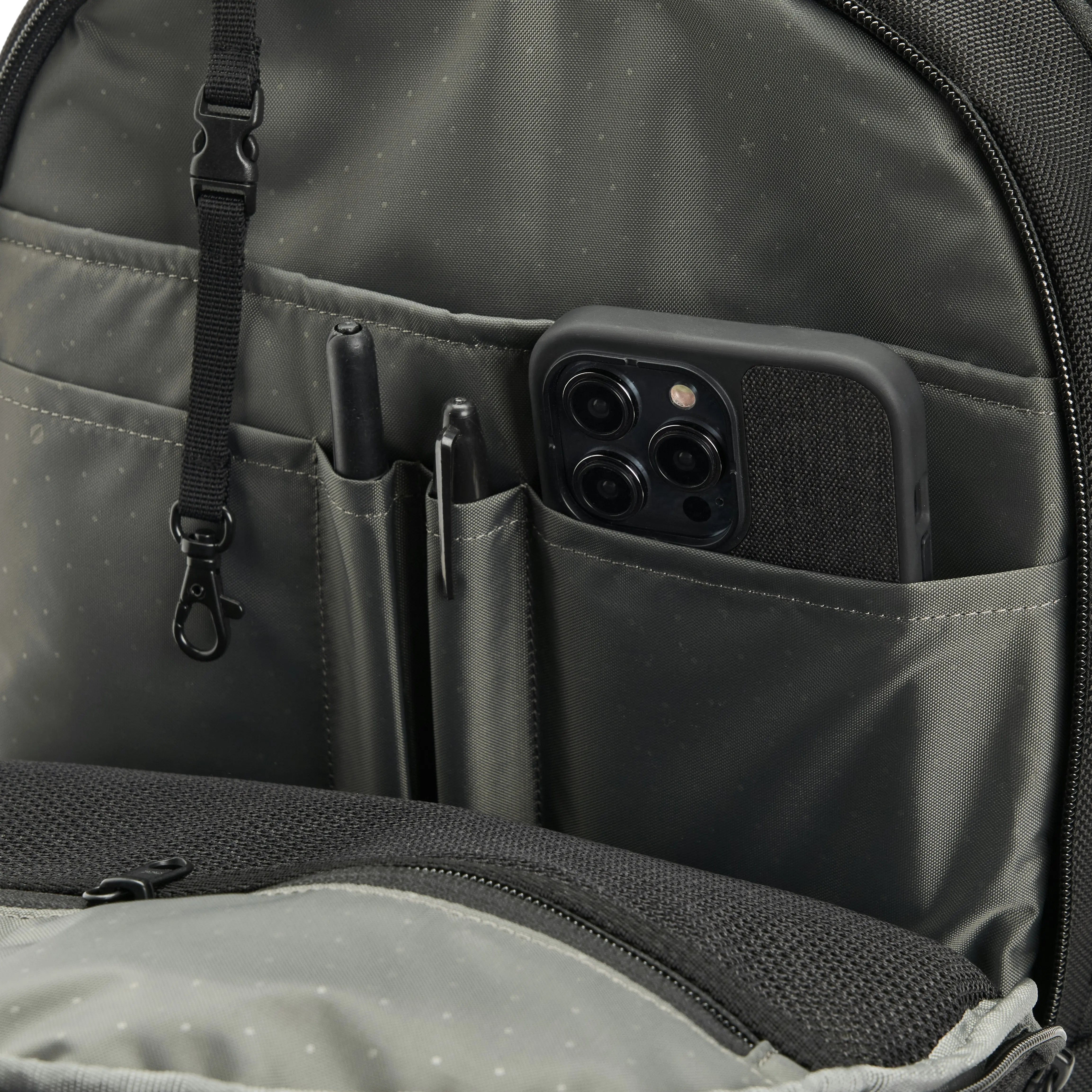 Tracks Backpack with Cordura® 25L Incase