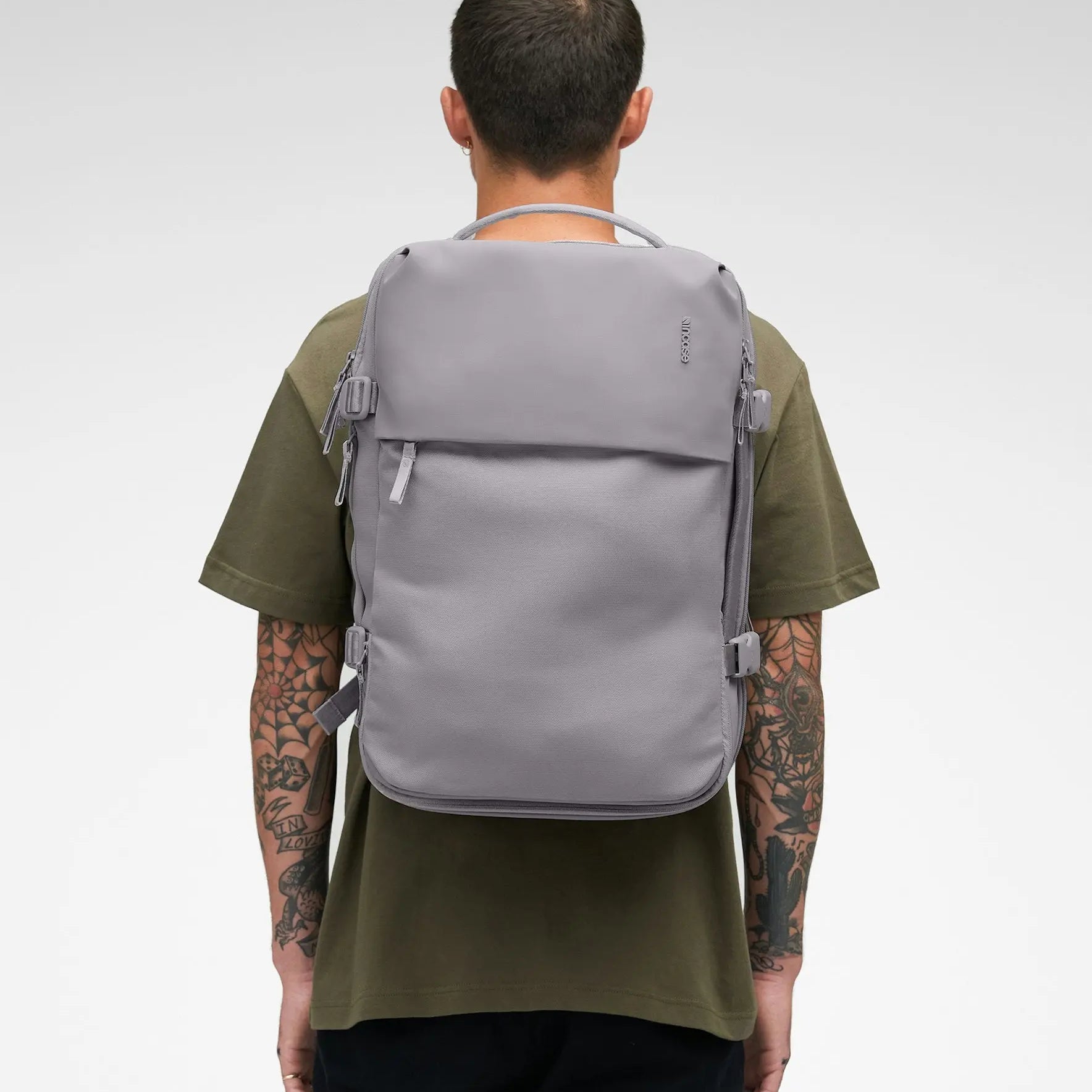 Incase A.R.C. Travel Pack - 21 to 38L |