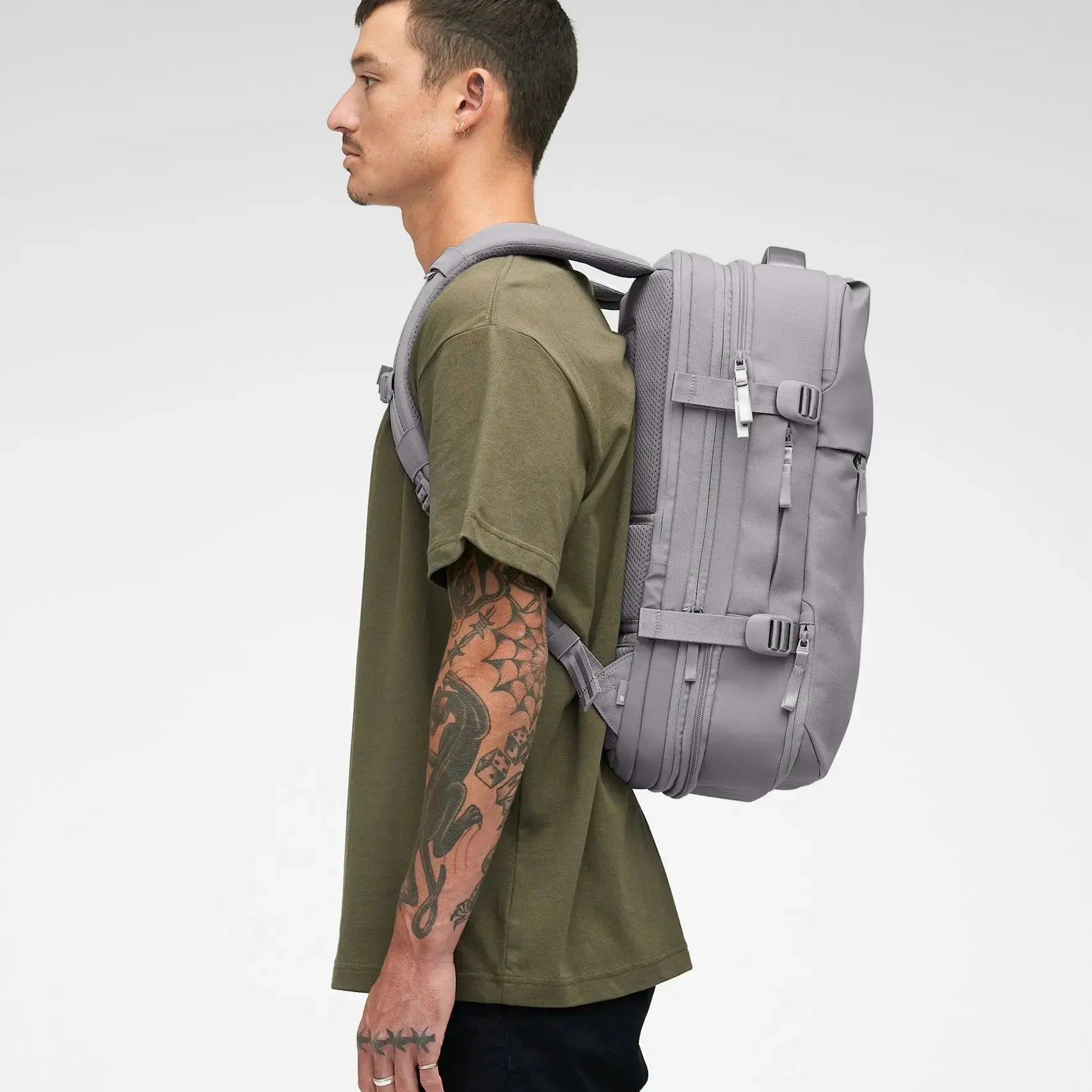 Incase A.R.C. Travel Pack - 21 to 38L |