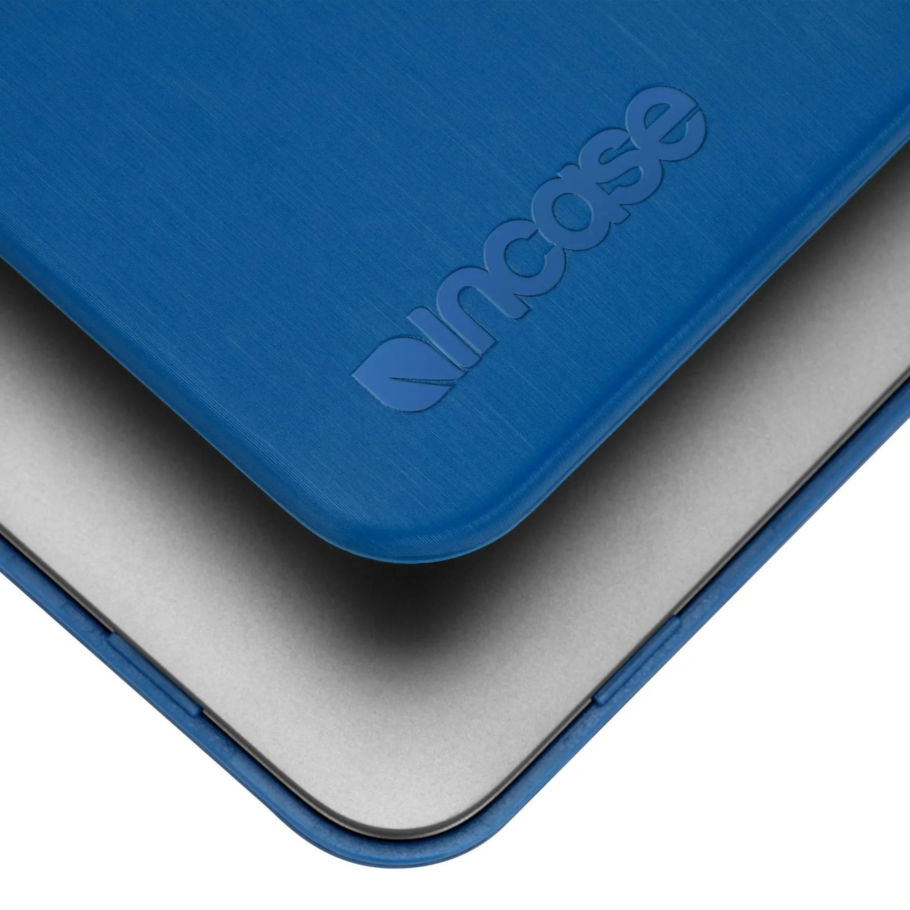 Textured Hardshell in D3 Horizontal Brush for 13" MacBook Pro (2020) Incase