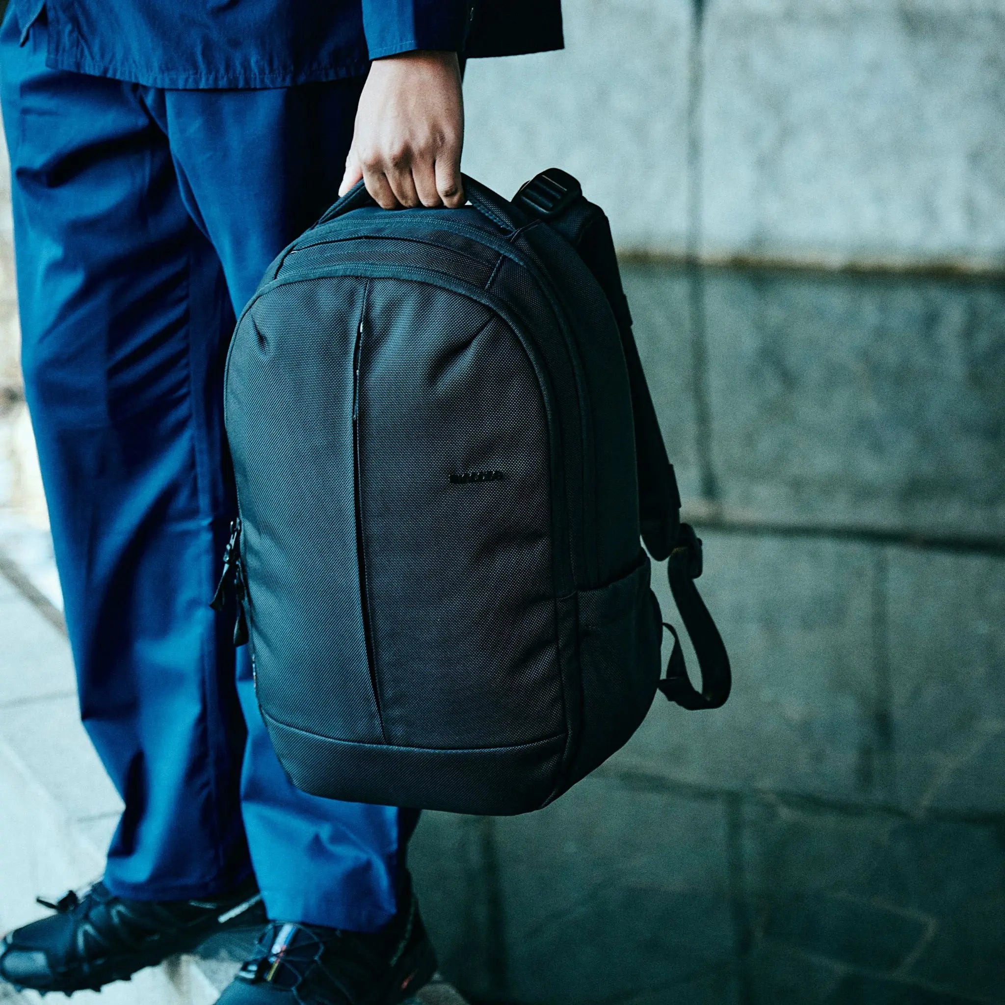 Tracks Backpack with Cordura® 18L Incase