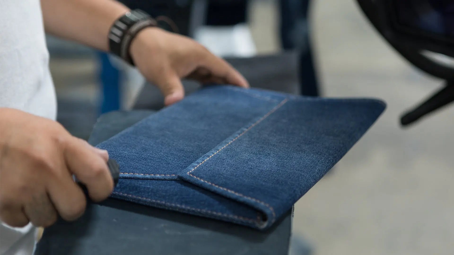 Crafting-the-Envelope-Sleeve-in-Denim. Incase.com