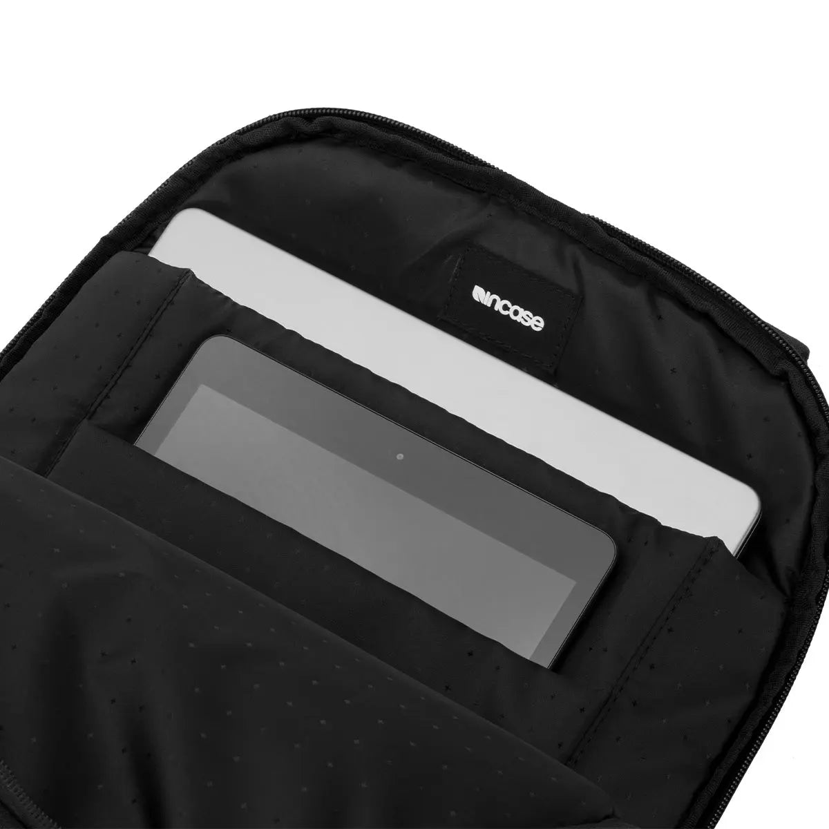 Facet Backpack 25L Incase