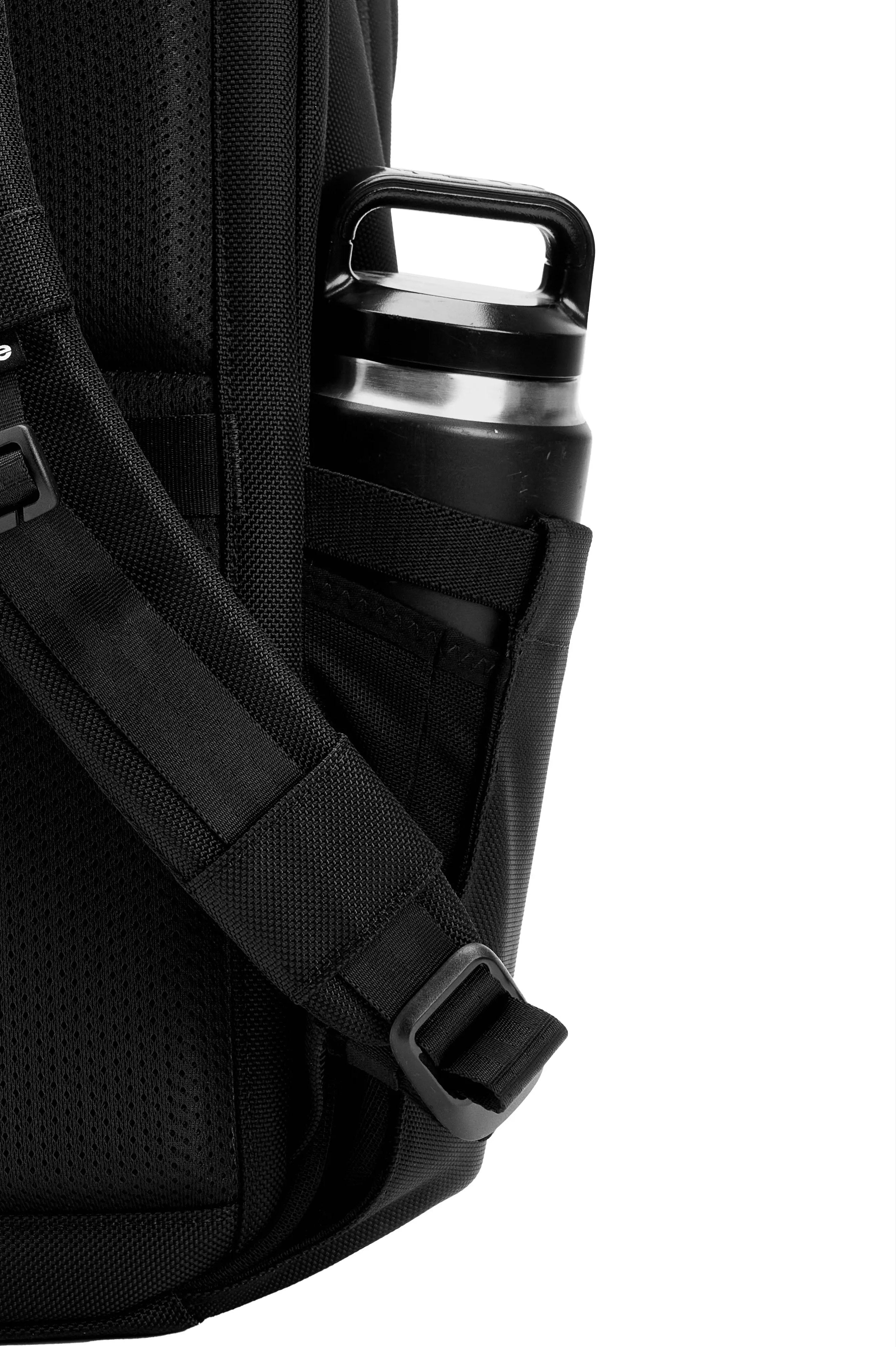 Tracks Backpack with Cordura® 18L Incase