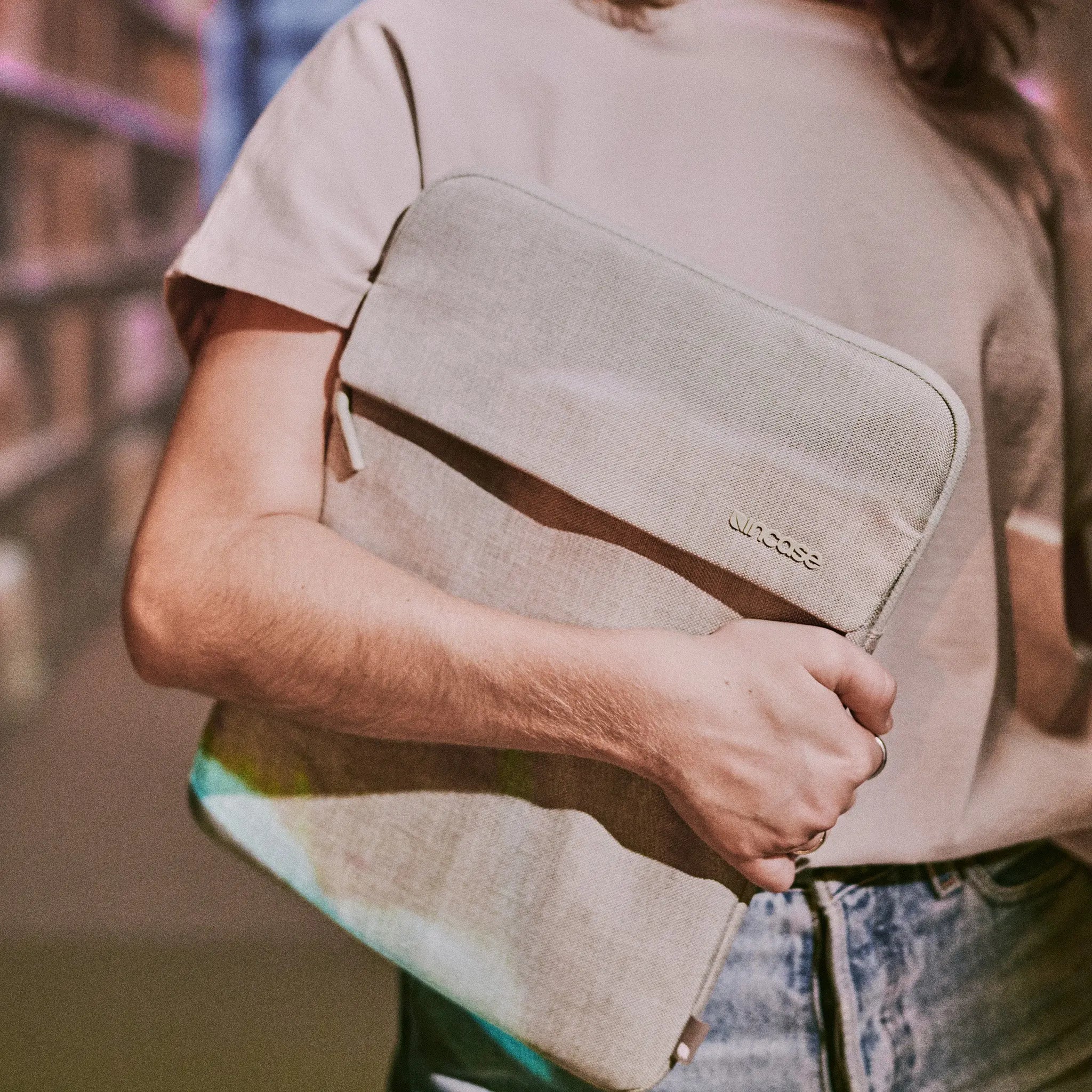 Crosstown Sleeve with Woolenex for 16-inch Laptop - Incase.com