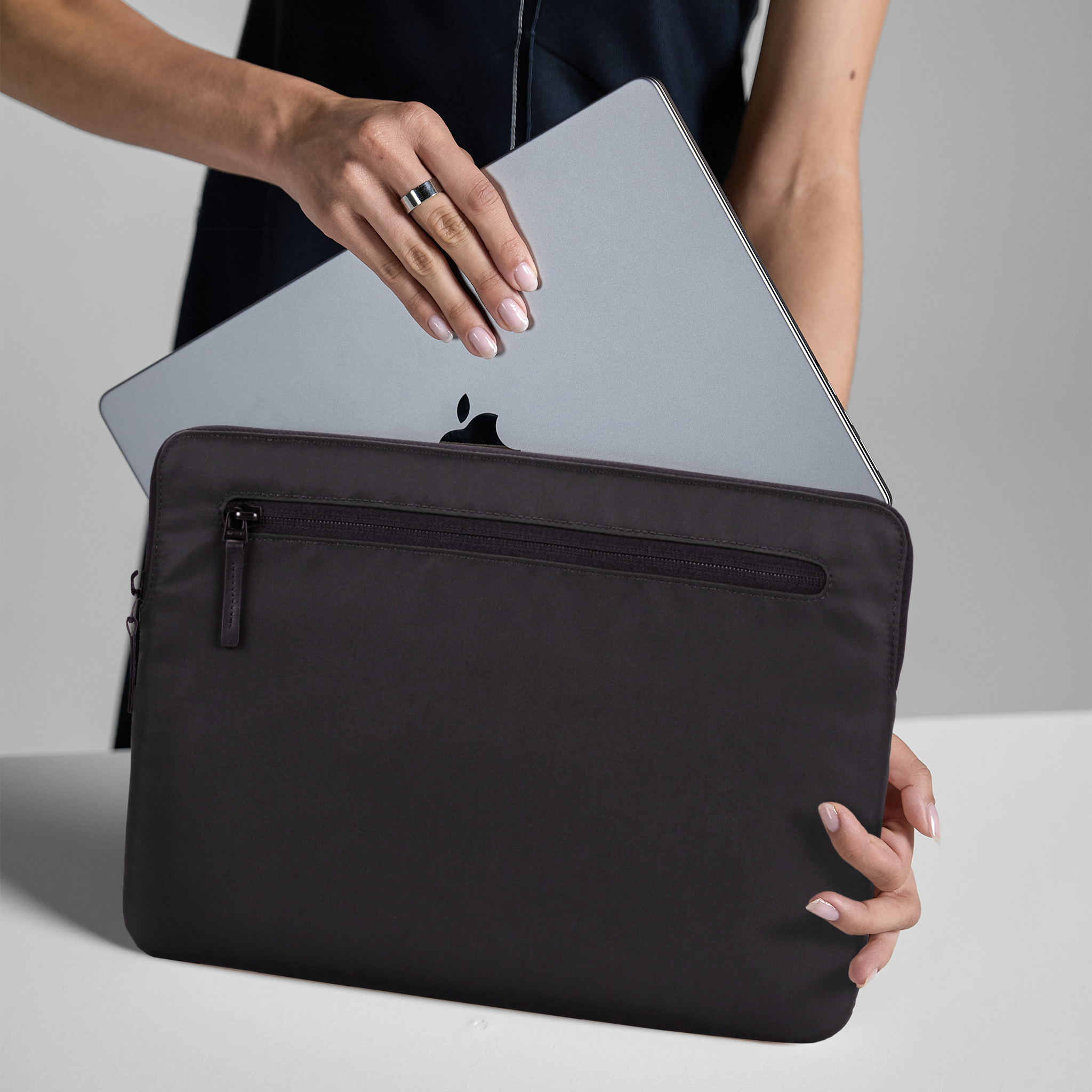 公式限定 福袋 - 公式通販オンラインショップ Compact 13 for Nylon Flight with Sleeve ノートパソコンアクセサリ