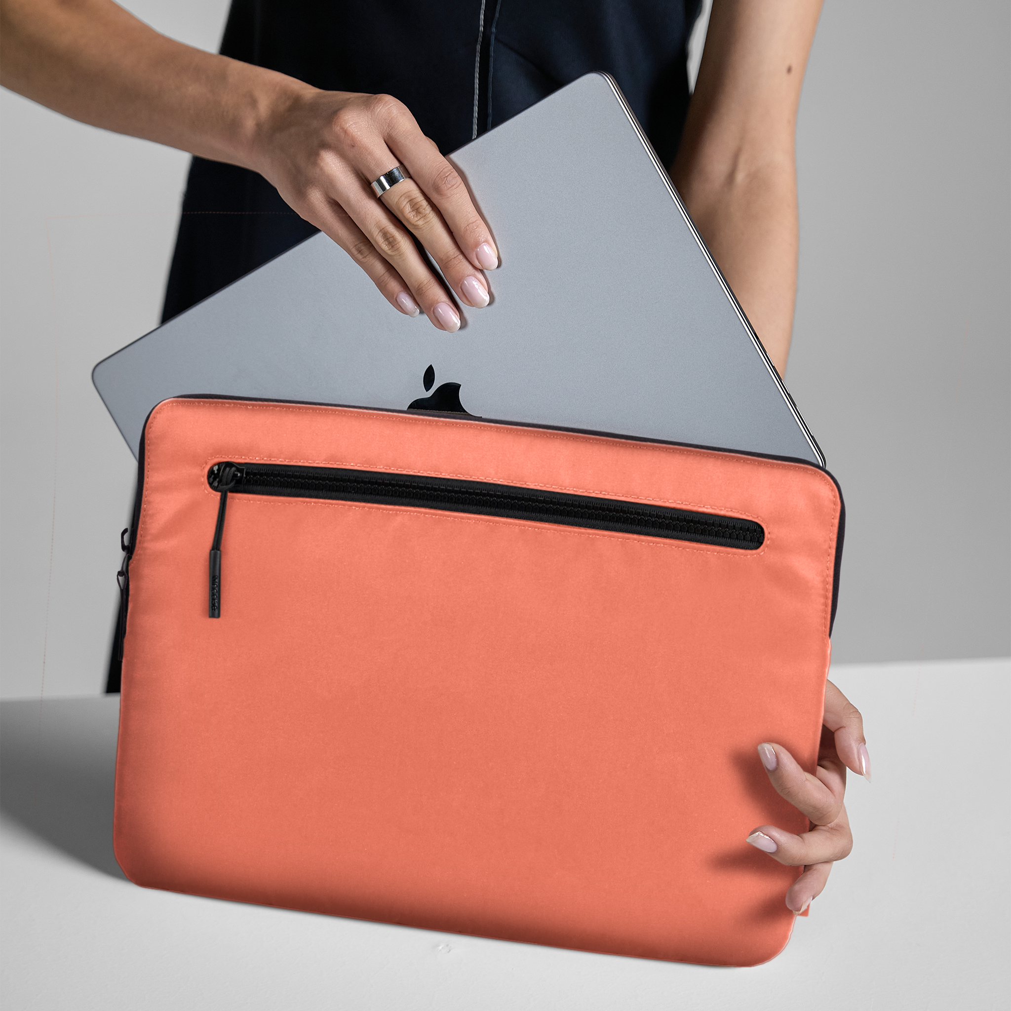 スペシャル特典 Compact Sleeve with Flight Nylon for 13 ノートパソコンアクセサリ