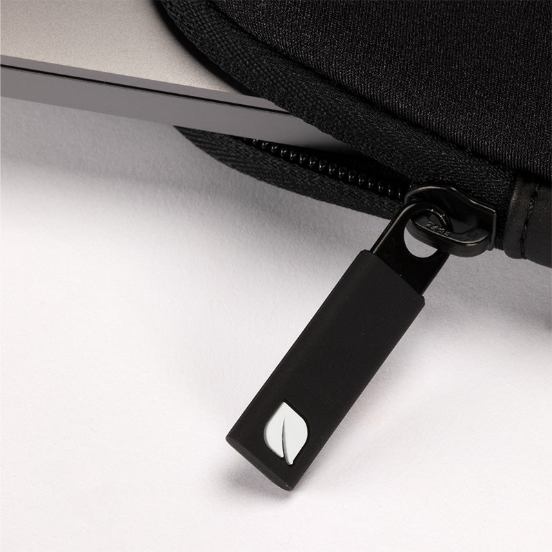 Black | Classic Universal Sleeve for MacBook Pro (15-inch, 2019 - 2008) - Black